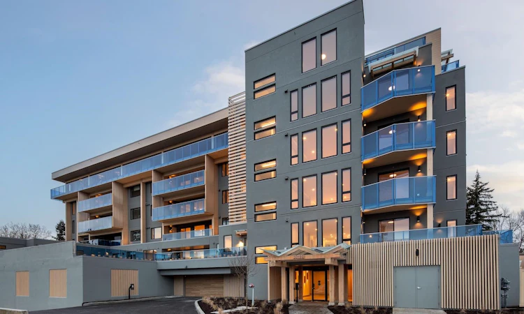 202-33160 Plaxton Crescent