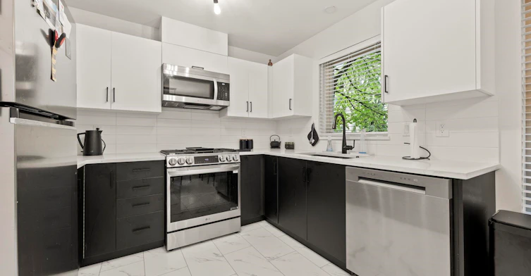 214-9339 University Crescent, Burnaby, BC, V3E 3N2 - 14