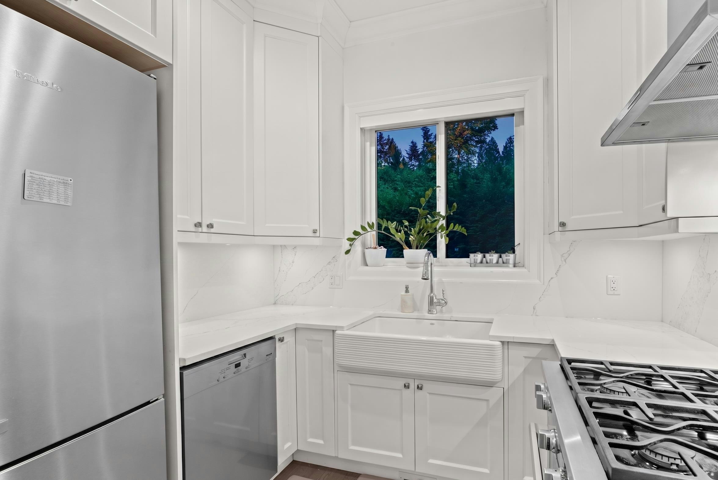 16738 Mcnair Drive, Surrey, BC, V3Z 0P9 - 14