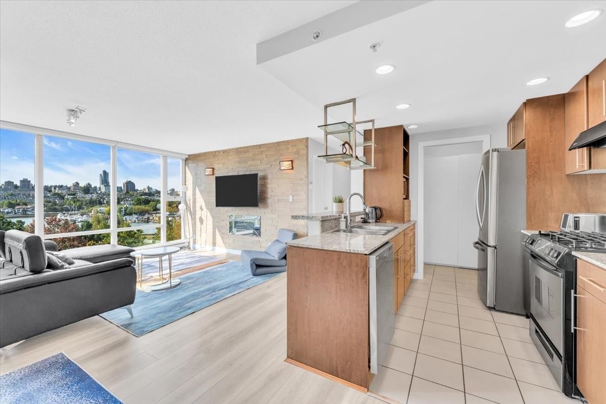 705-583 Beach Crescent, Vancouver, BC, V6Z 3E6 - 2