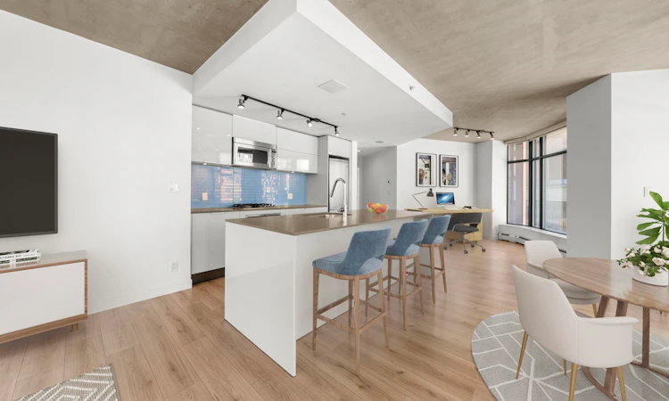 810-128 W Cordova Street