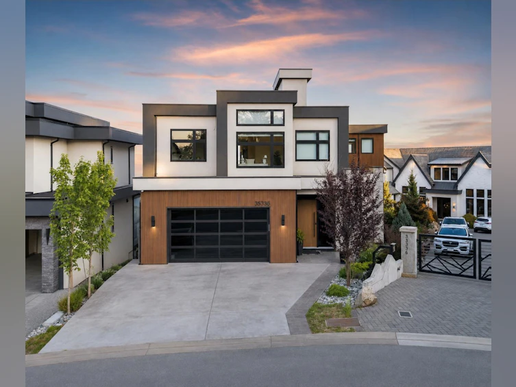 35342 Raven Court, Abbotsford, BC, V3G 0G8
