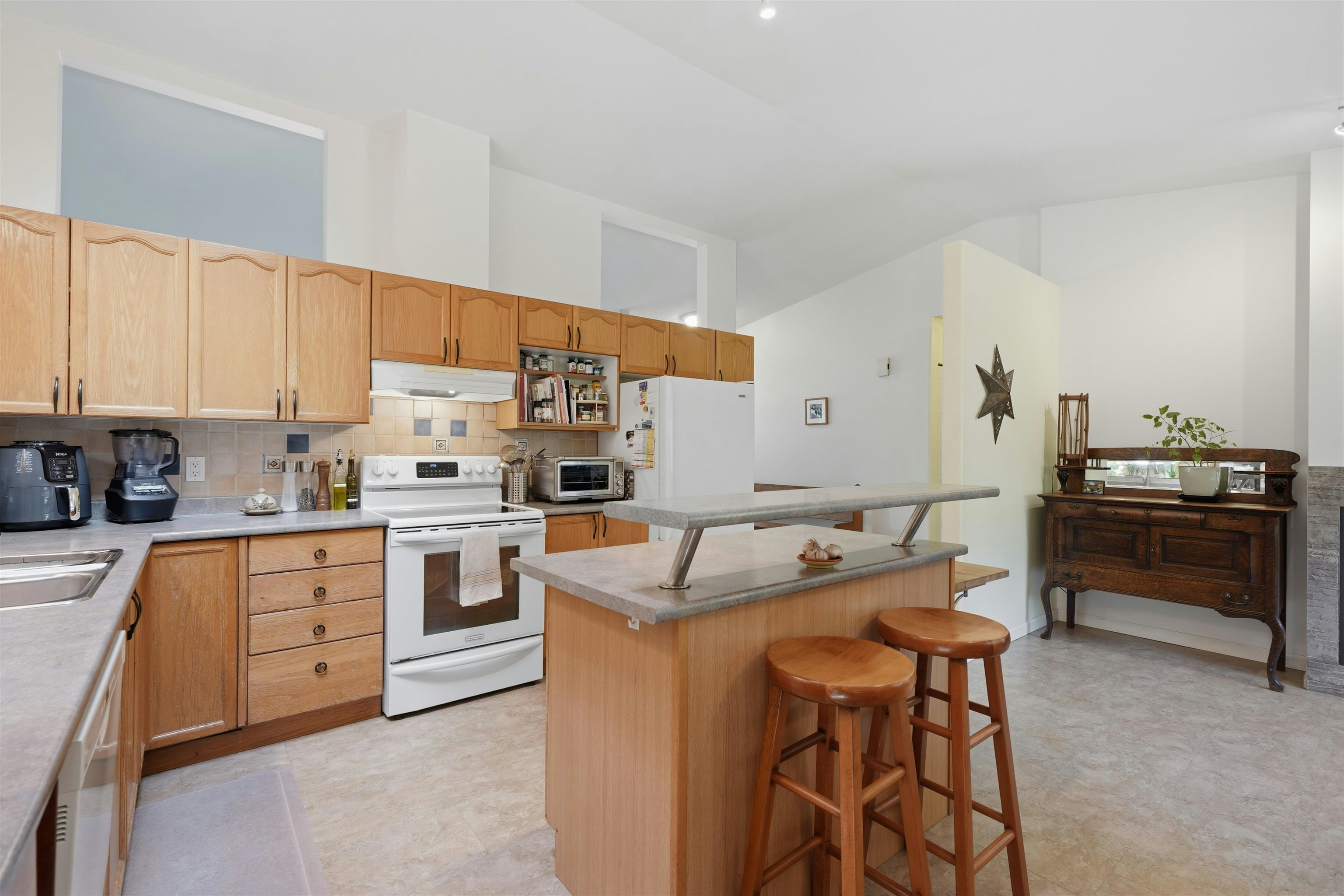 5616 Emerson Road, Sechelt, BC, V0N 3A7 - 18