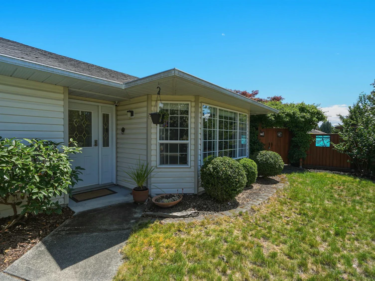 5616 Emerson Road, Sechelt, BC, V0N 3A7 - 2