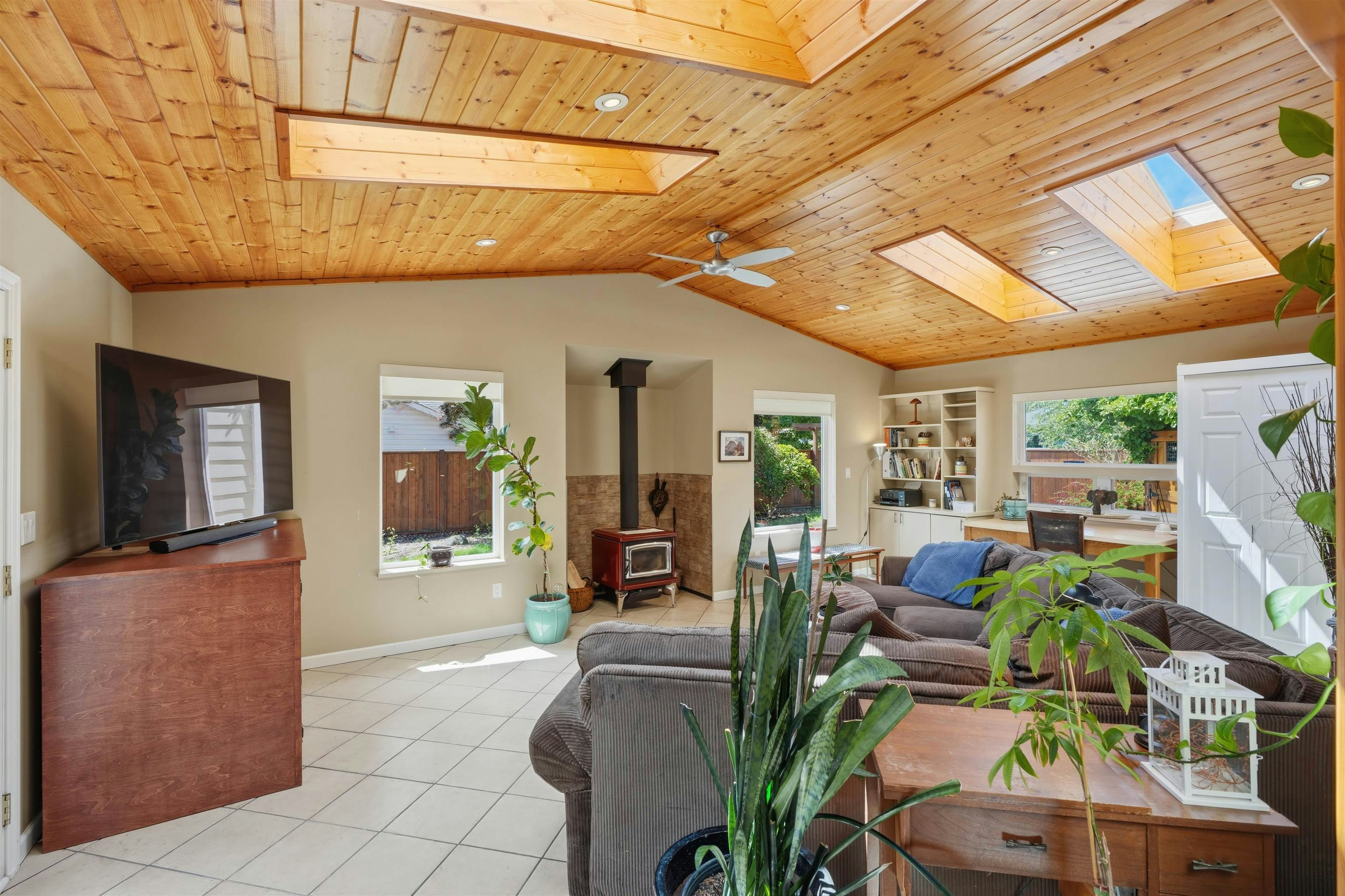 5616 Emerson Road, Sechelt, BC, V0N 3A7 - 21