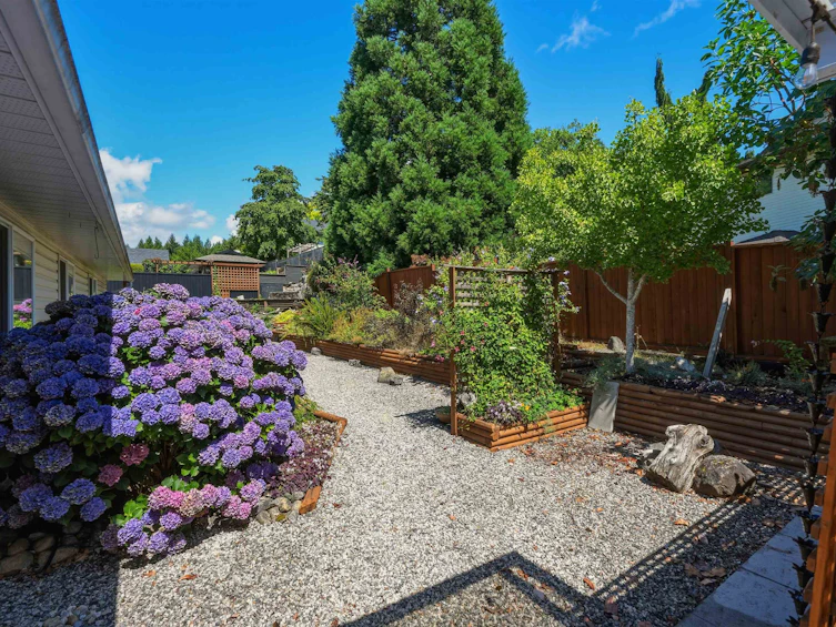 5616 Emerson Road, Sechelt, BC, V0N 3A7 - 7