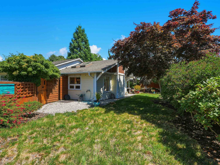 5616 Emerson Road, Sechelt, BC, V0N 3A7 - 11