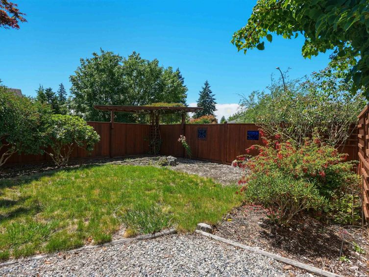 5616 Emerson Road, Sechelt, BC, V0N 3A7 - 12