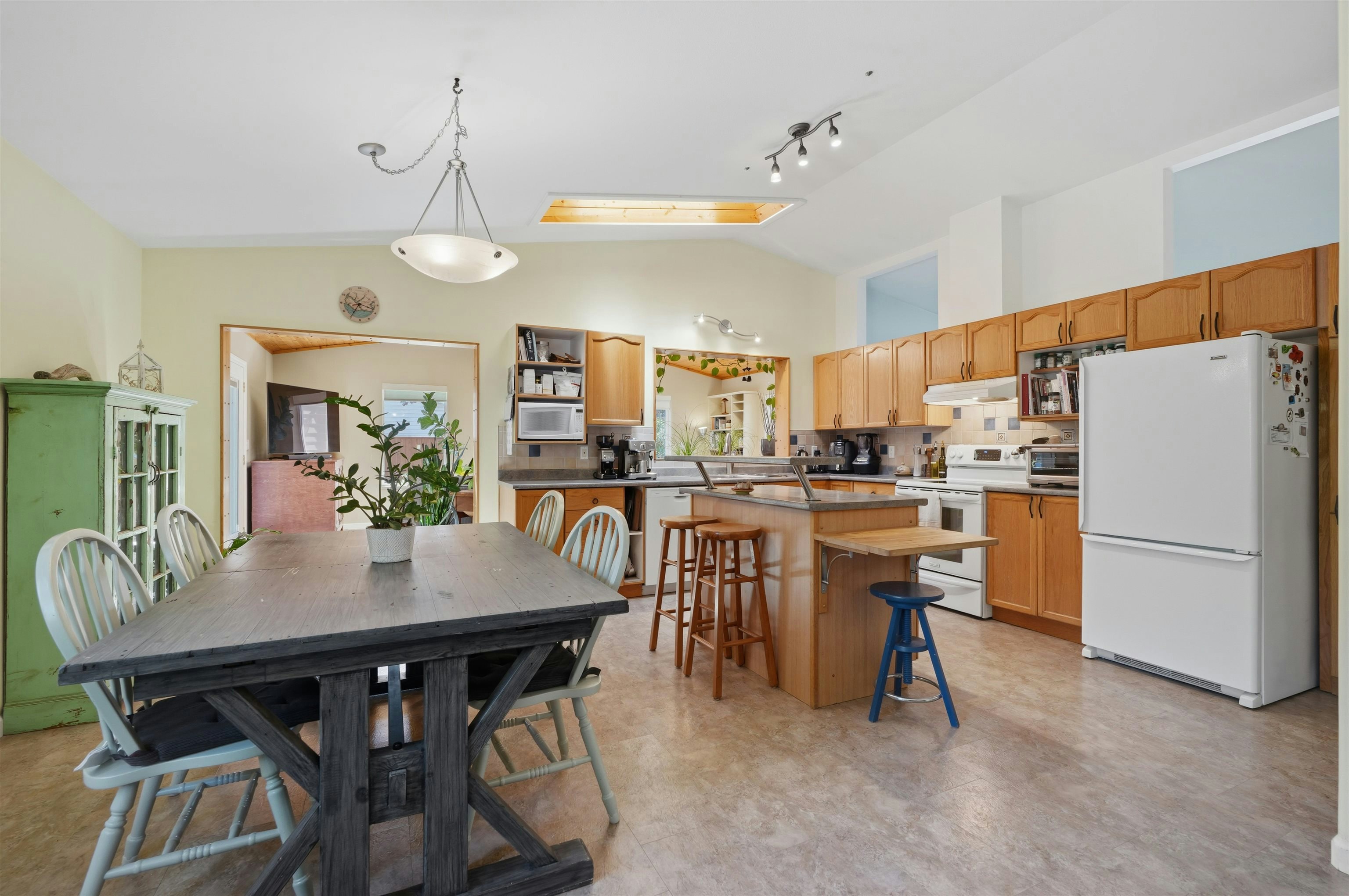 5616 Emerson Road, Sechelt, BC, V0N 3A7 - 16