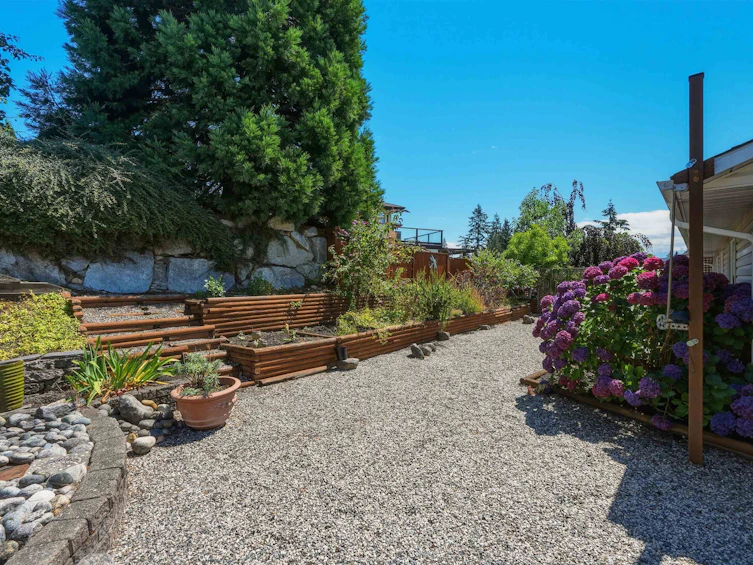 5616 Emerson Road, Sechelt, BC, V0N 3A7 - 5