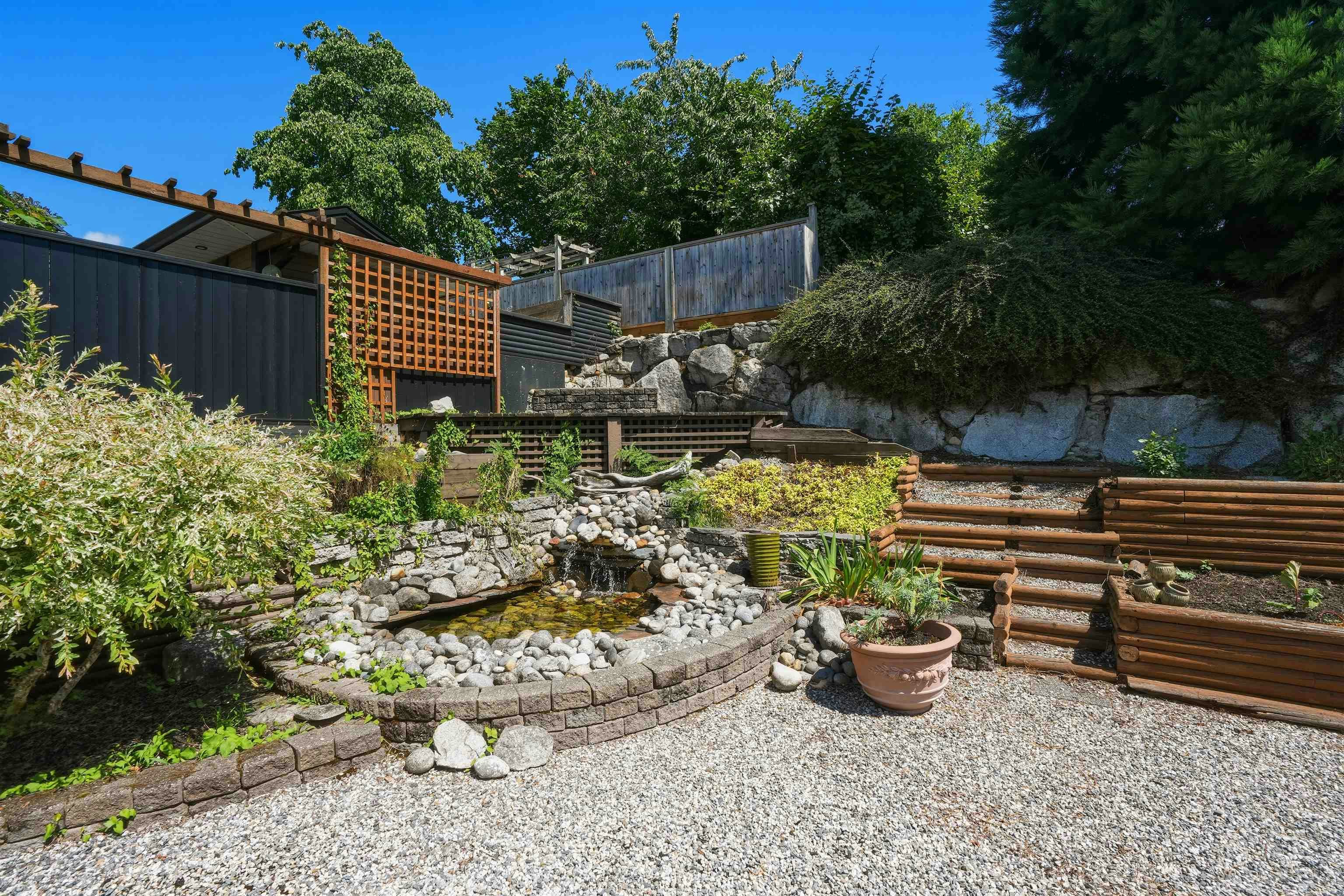 5616 Emerson Road, Sechelt, BC, V0N 3A7 - 6