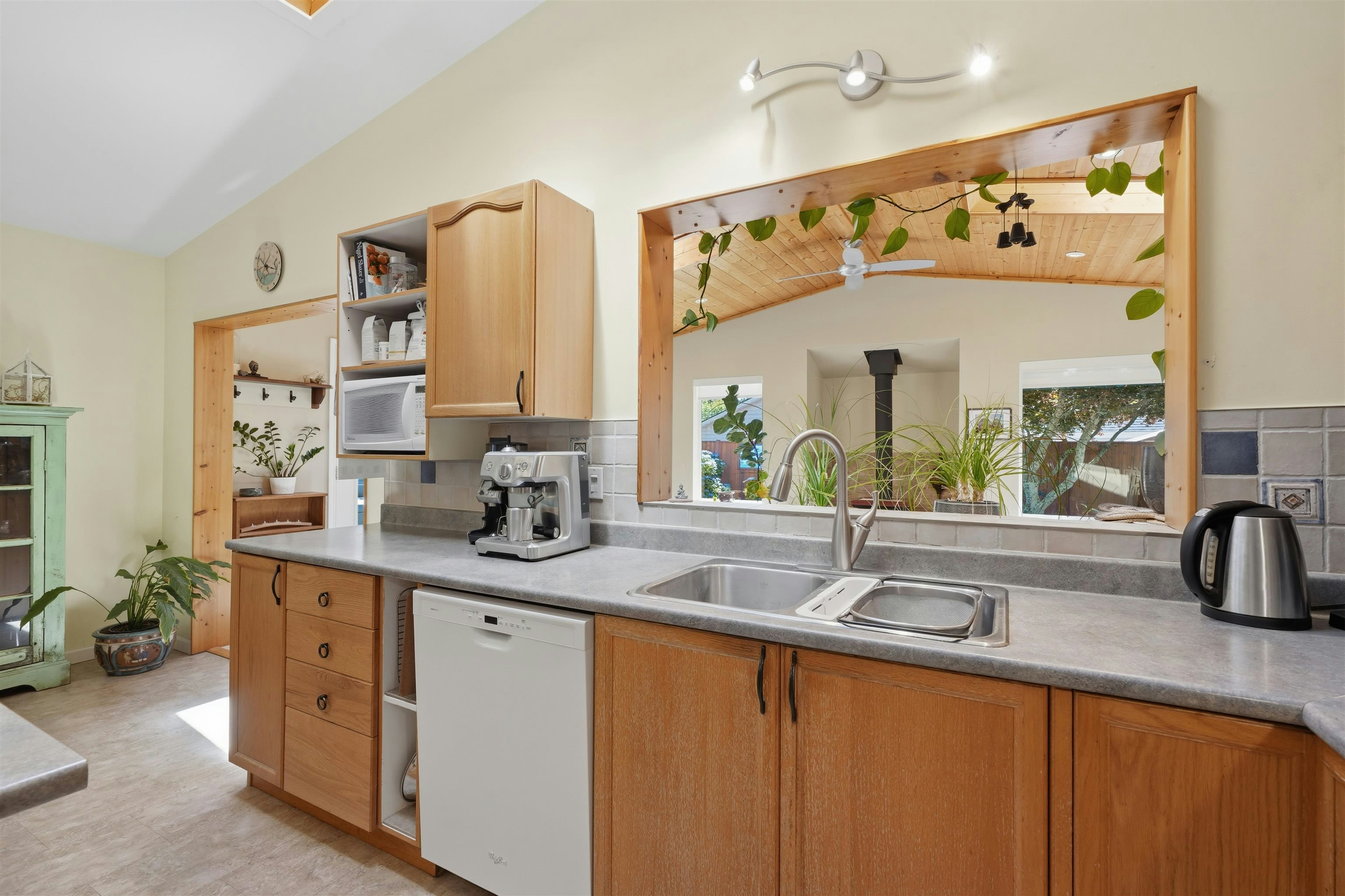 5616 Emerson Road, Sechelt, BC, V0N 3A7 - 19