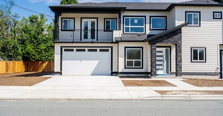 LOWER A-45945 Lewis Avenue, Chilliwack, BC, V2P 3C3