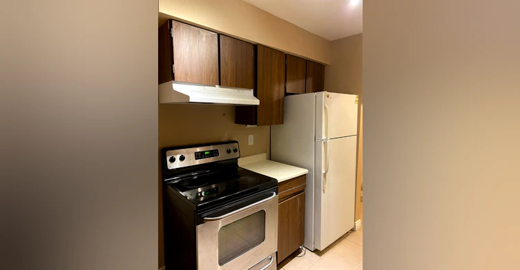 515-9867 Manchester Drive, Burnaby, BC, V3N 4P6 - 2