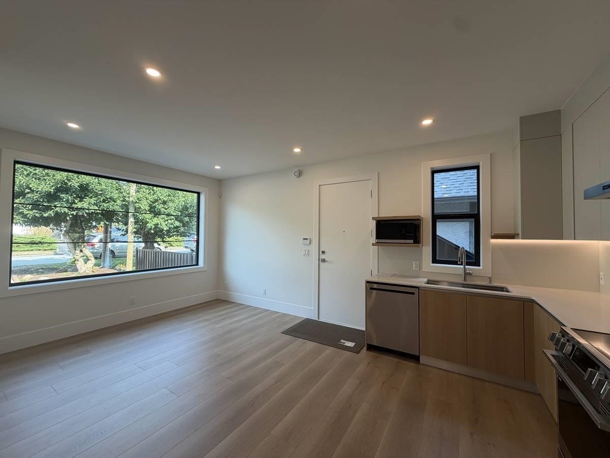 9X3 Westmount Drive, Port Moody, BC, V3H 1K8 - 3