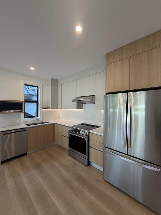 9X3 Westmount Drive, Port Moody, BC, V3H 1K8 - 2