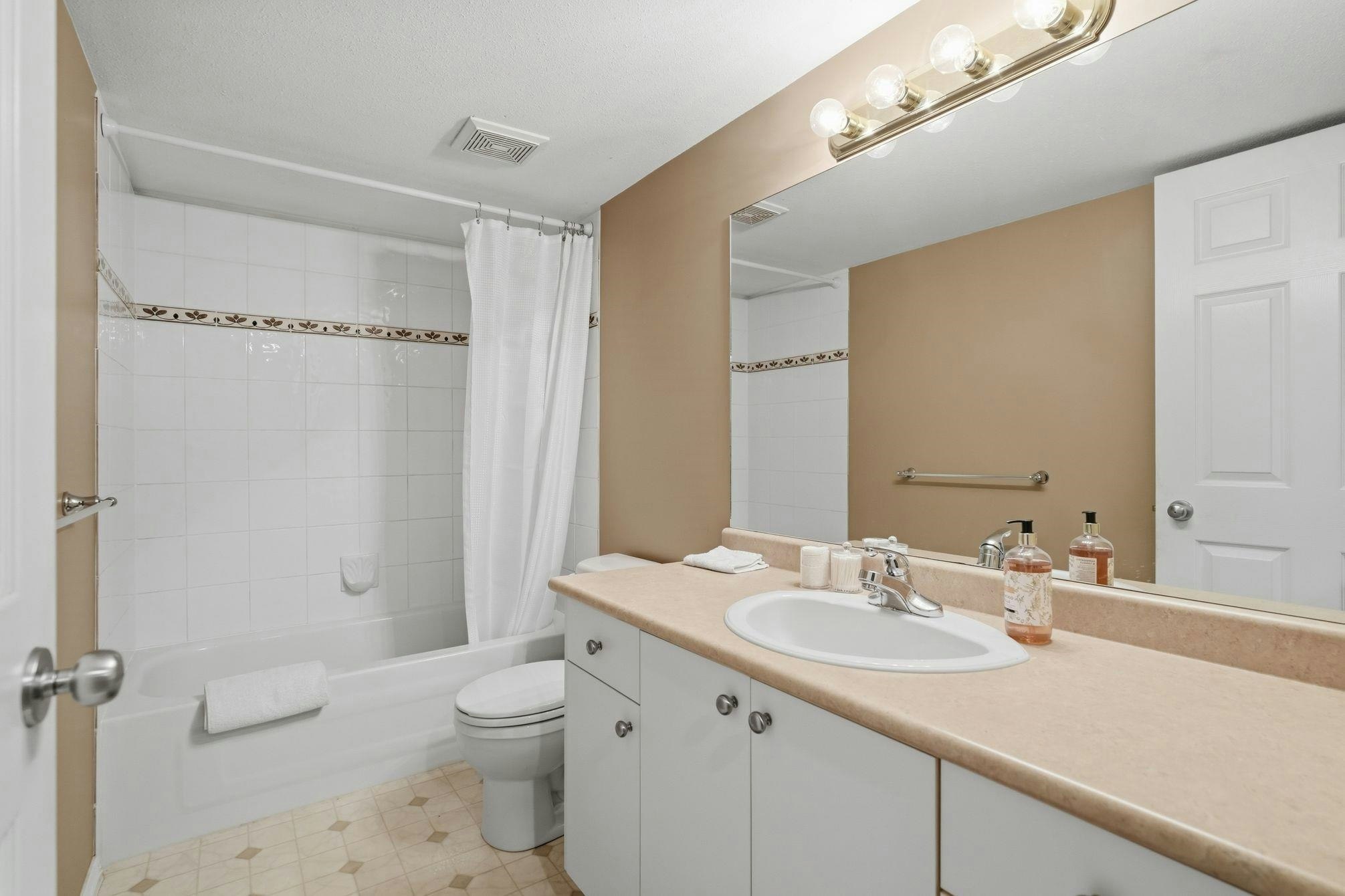 6888 189th Street, Surrey, BC, V4N 5K1 - 23
