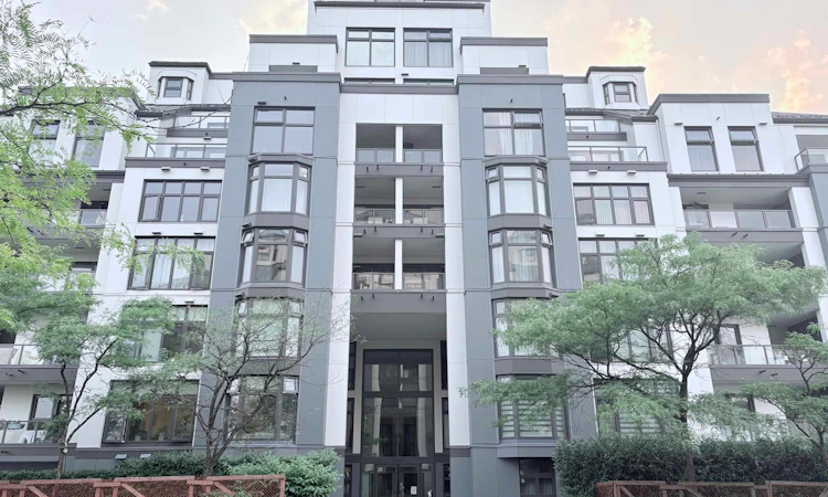 209-2468 E Broadway