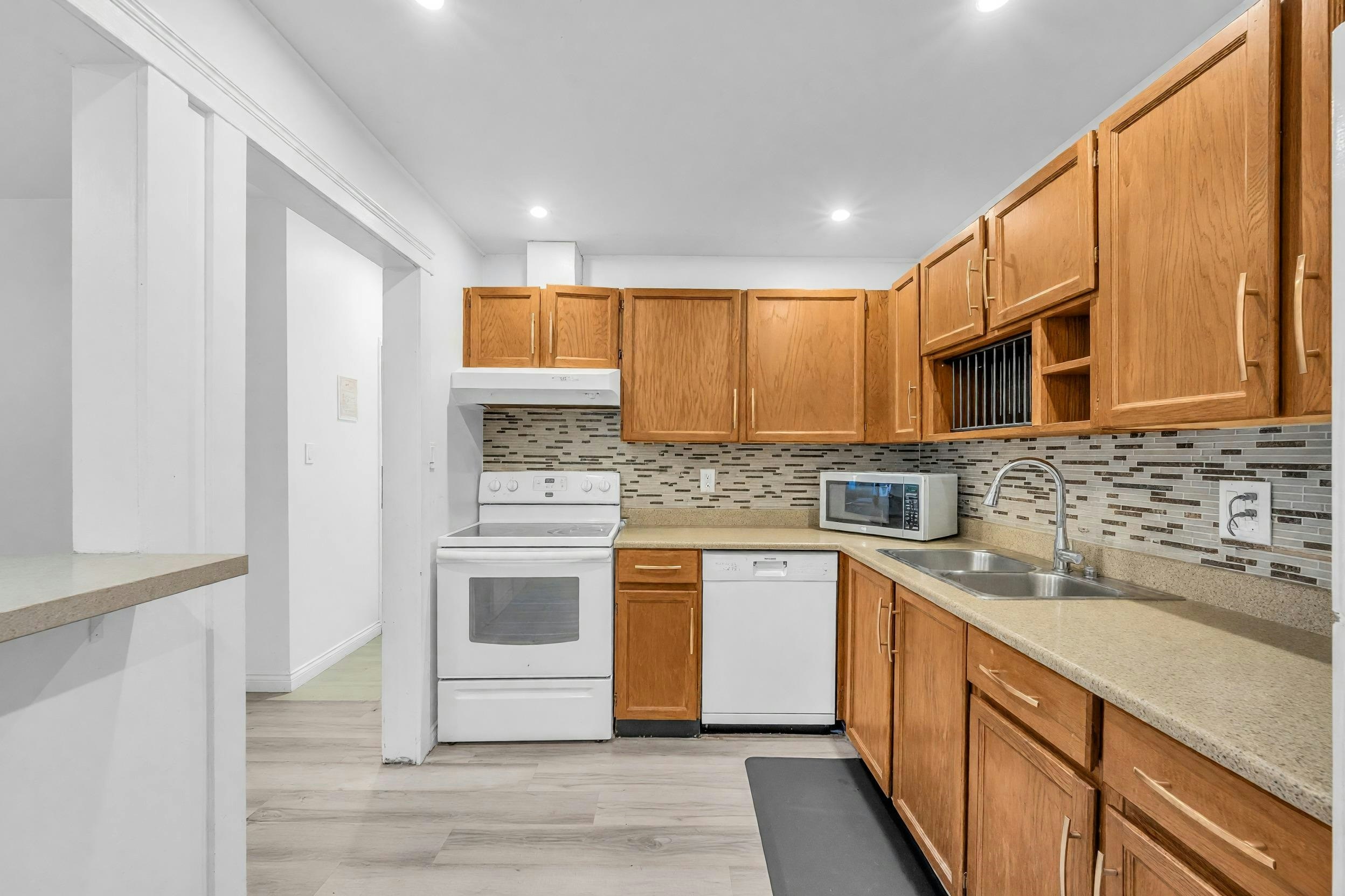 119-8511 Westminster Highway, Richmond, BC, V6X 3H7 - 10