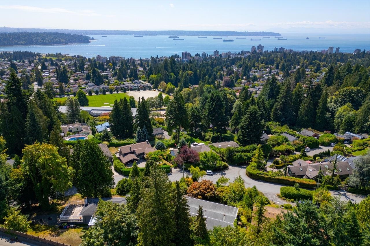 1241 Nepal Crescent, West Vancouver, BC, V7T 2H4 - 31