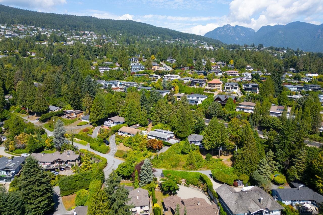 1241 Nepal Crescent, West Vancouver, BC, V7T 2H4 - 32