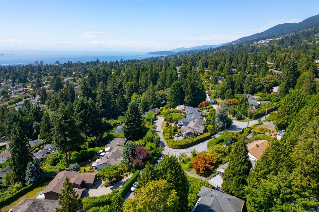 1241 Nepal Crescent, West Vancouver, BC, V7T 2H4 - 30