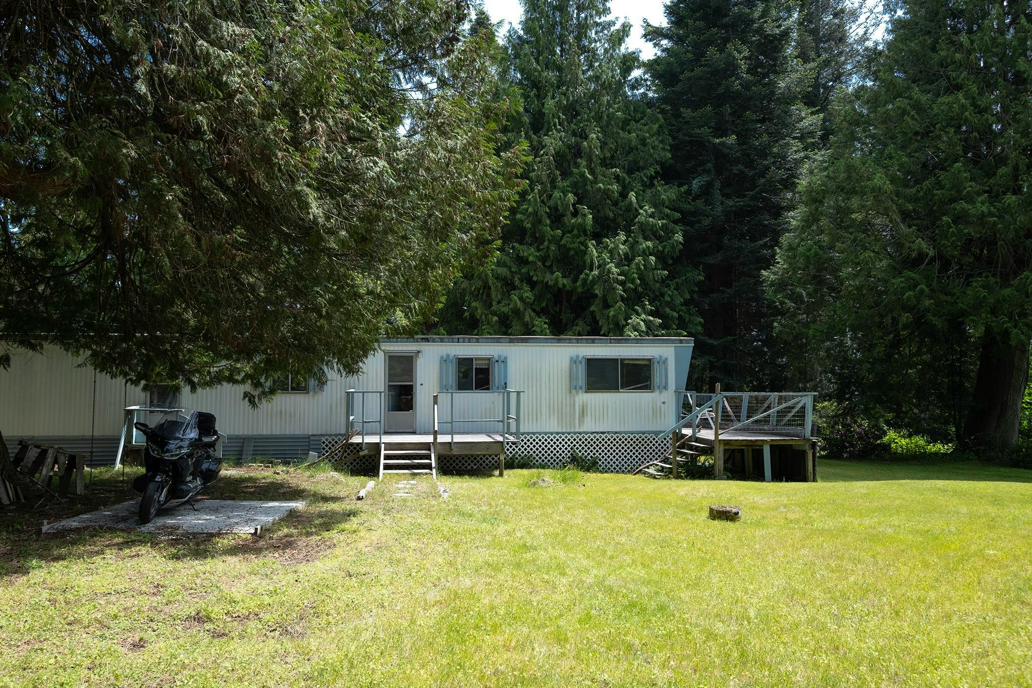 8127 Redrooffs Road, Halfmoon Bay, BC, V7Z 1A7 - 8
