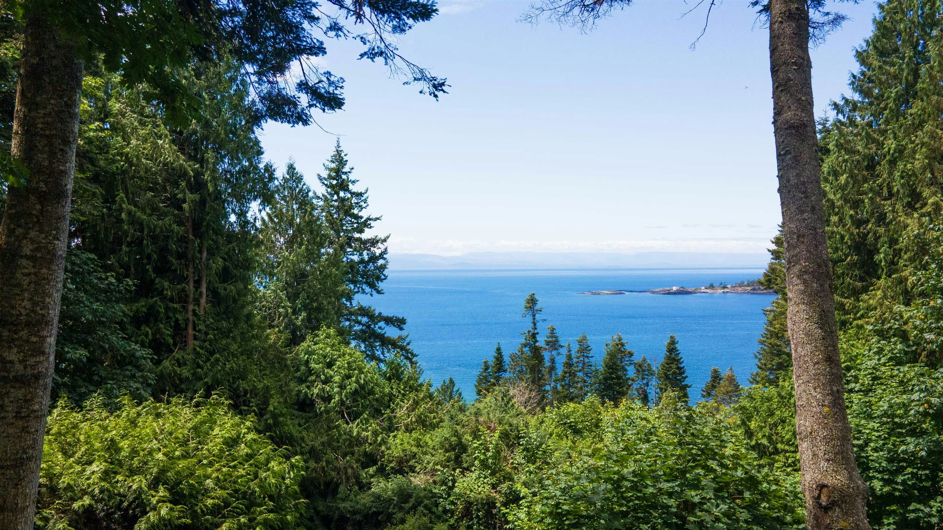 8127 Redrooffs Road, Halfmoon Bay, BC, V7Z 1A7