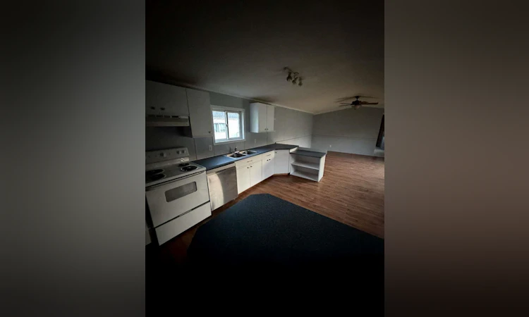 48-7414 Forest Lawn Street