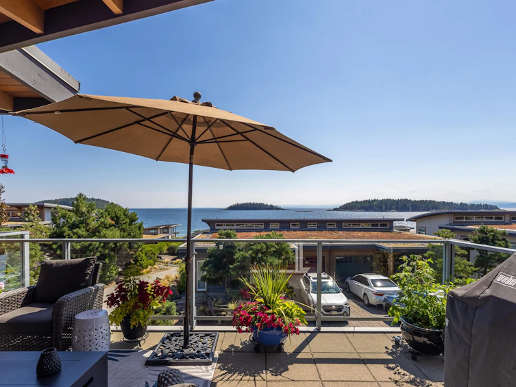 5374 Wakefield Beach Lane, Sechelt, BC, V7Z 0T6