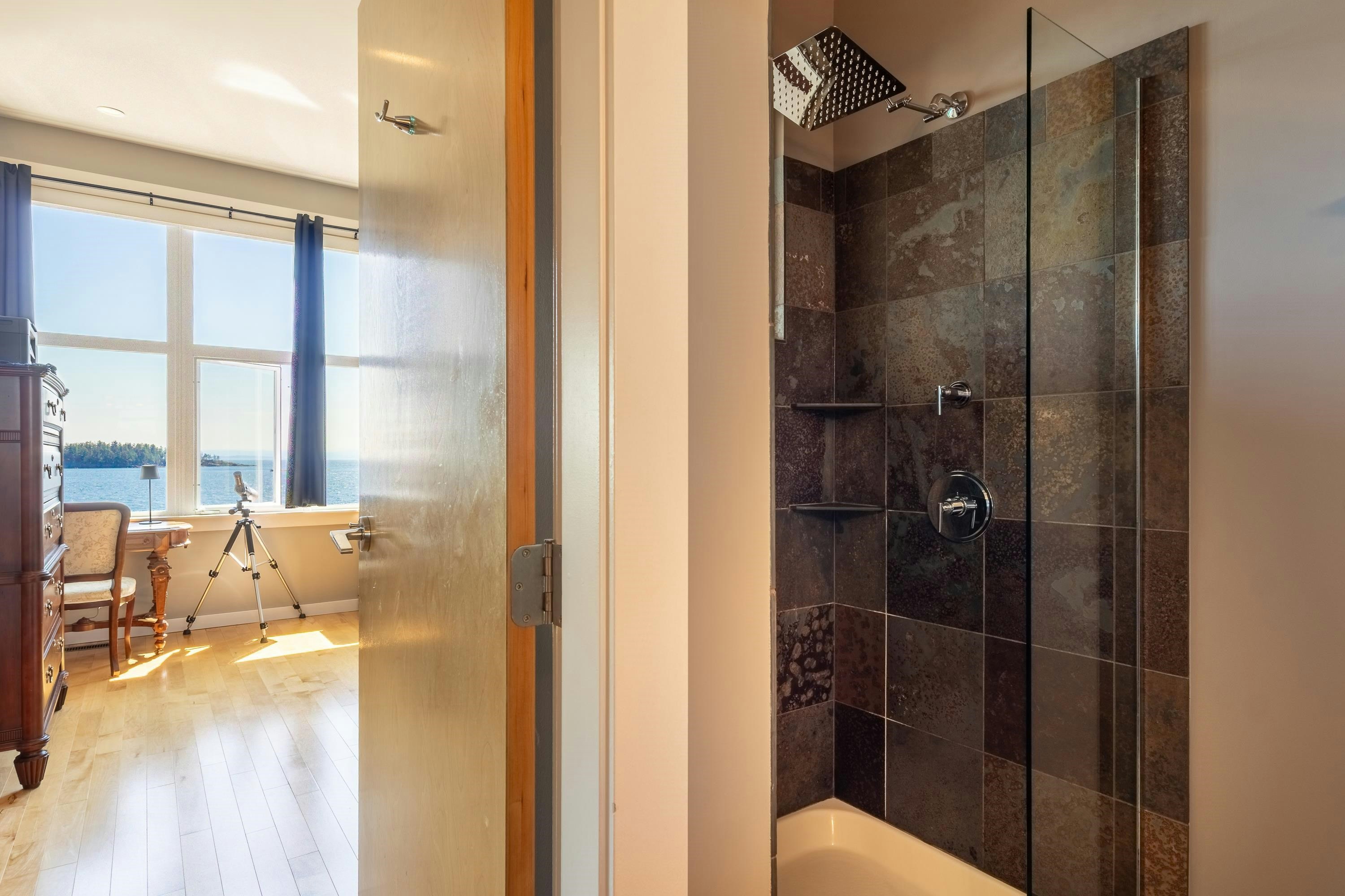 5374 Wakefield Beach Lane, Sechelt, BC, V7Z 0T6 - 21