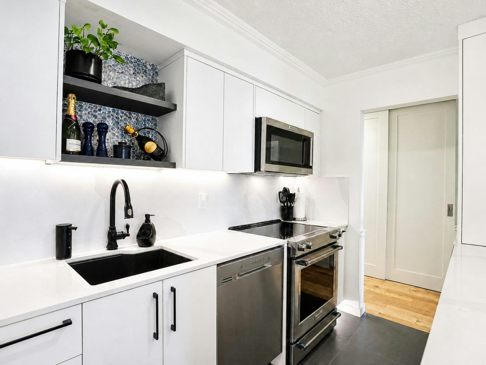 303-441 E 3rd Street, North Vancouver, BC, V7L 1G3 - 11