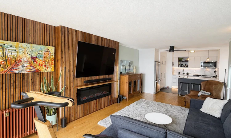 303-441 E 3rd Street