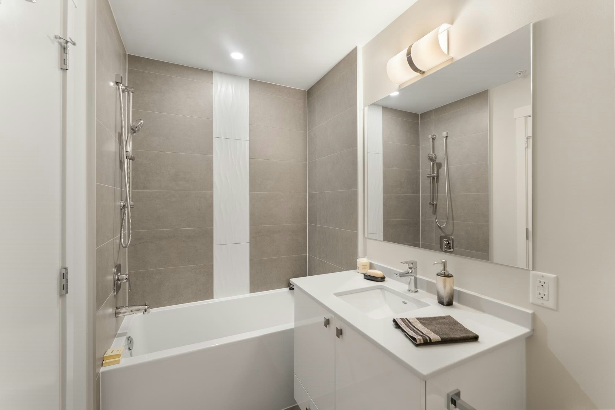 207-23222 Gilley Road, Richmond, BC, V6V 0C8 - 23