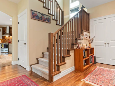 380 Dewdney Avenue - 4