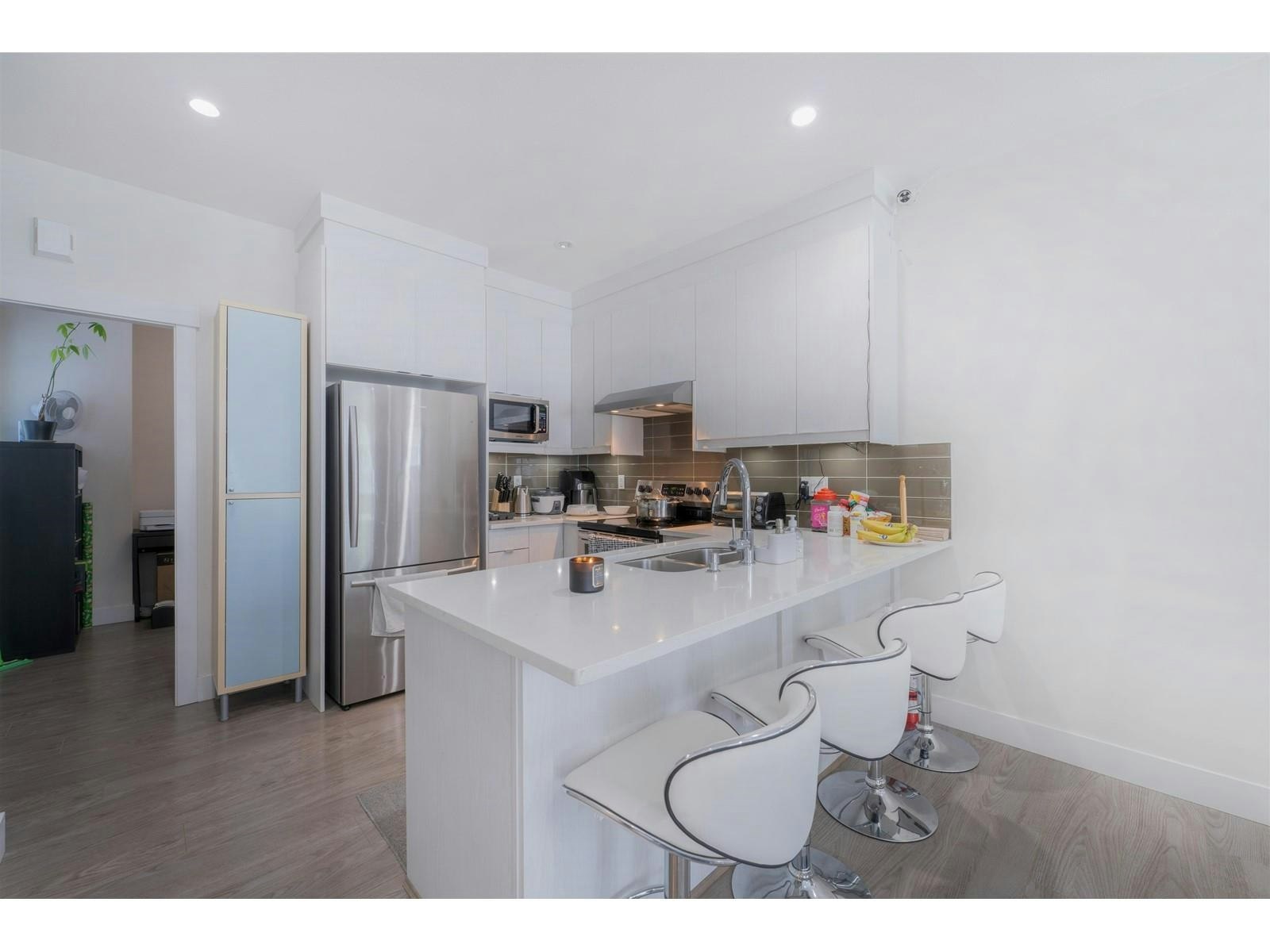 2-11267 133 Street - 4