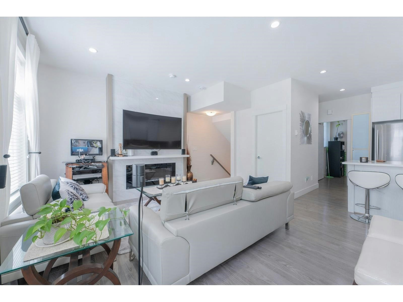 2-11267 133 Street - 3