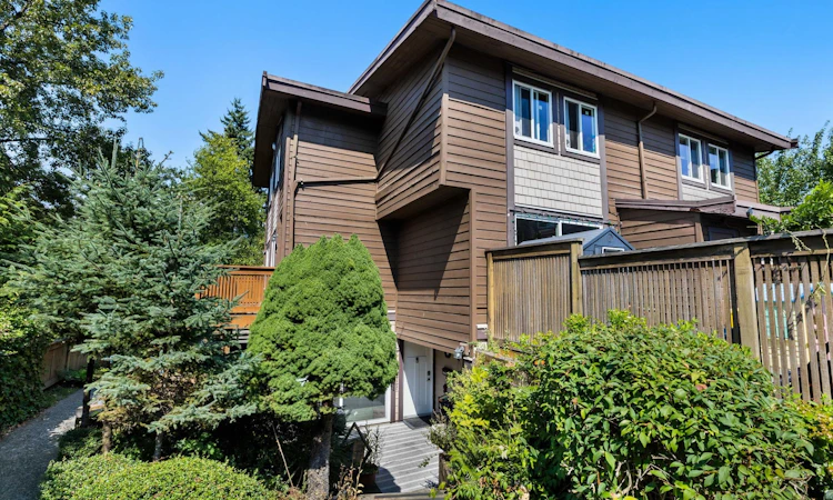 2-302 Highland Way