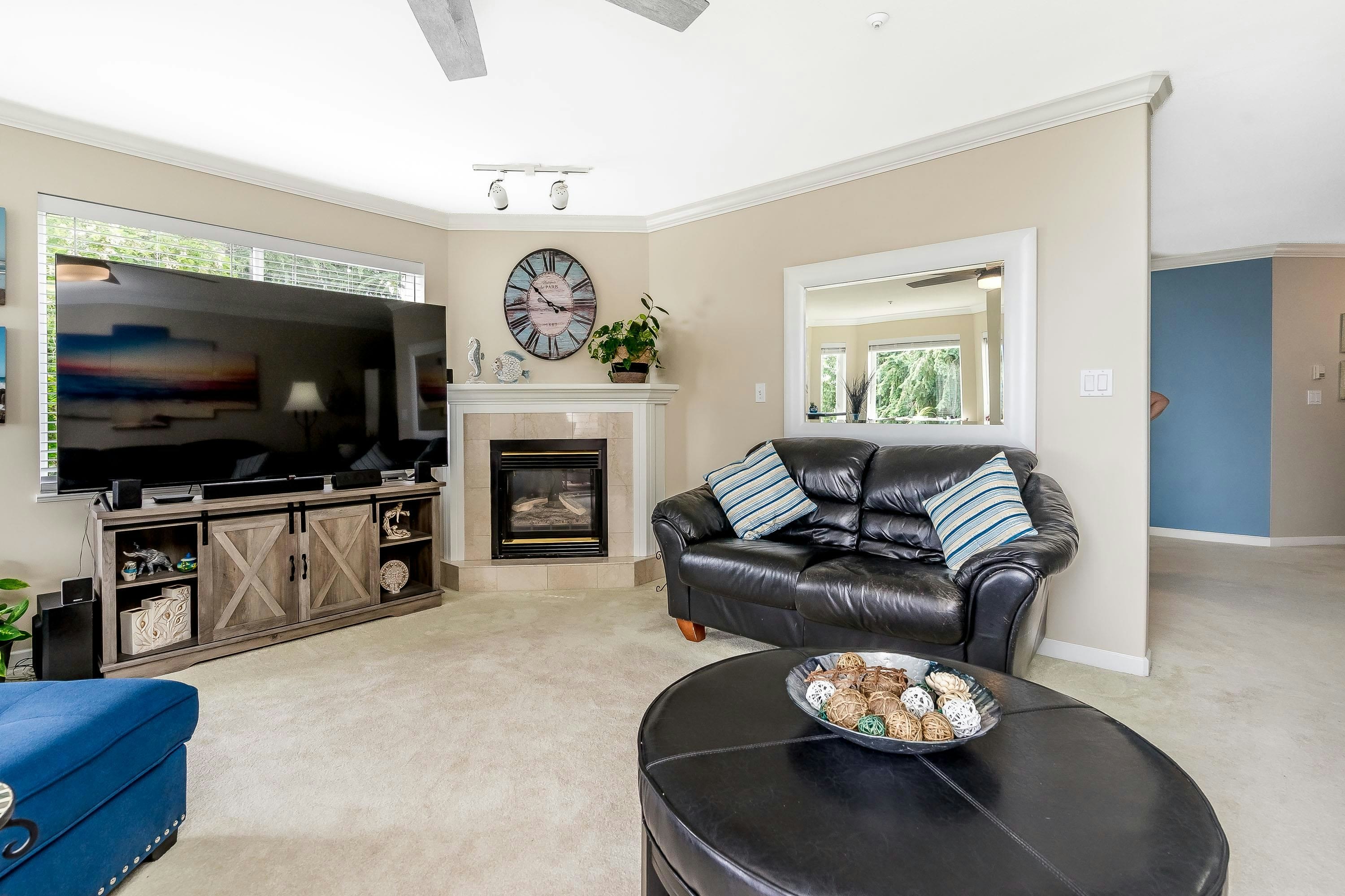 201-14934 Thrift Avenue, Surrey, BC, V4B 2J9