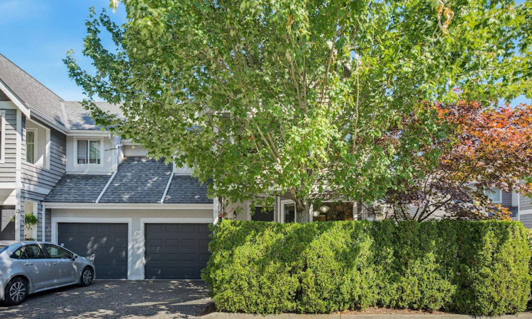 11-1135 Lansdowne Drive