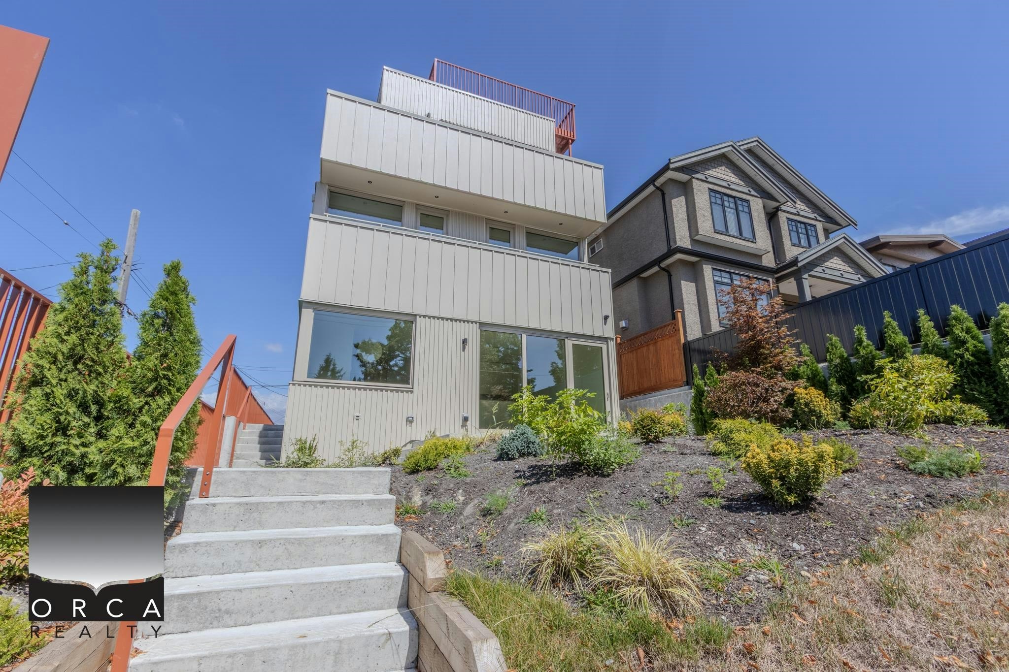 2-2915 5th Avenue, Vancouver, BC, V5M 1N6