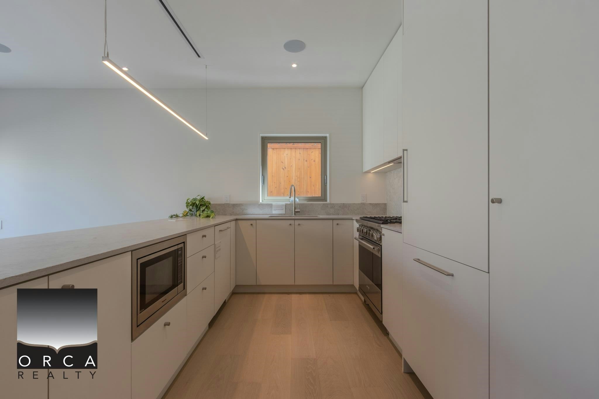 2-2915 5th Avenue, Vancouver, BC, V5M 1N6 - 8