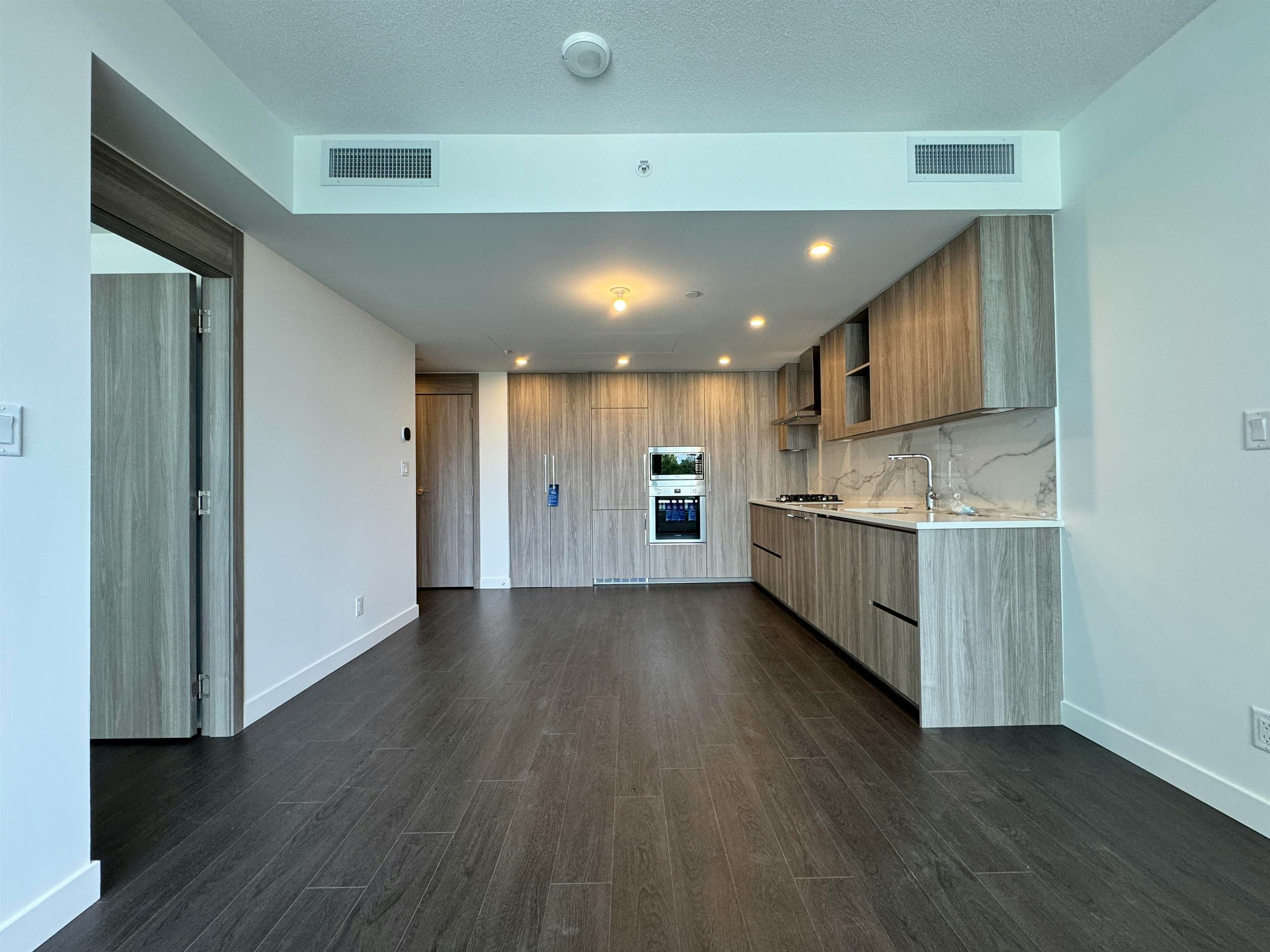 701-13768 100 Avenue, Surrey, BC, V3T 0V2