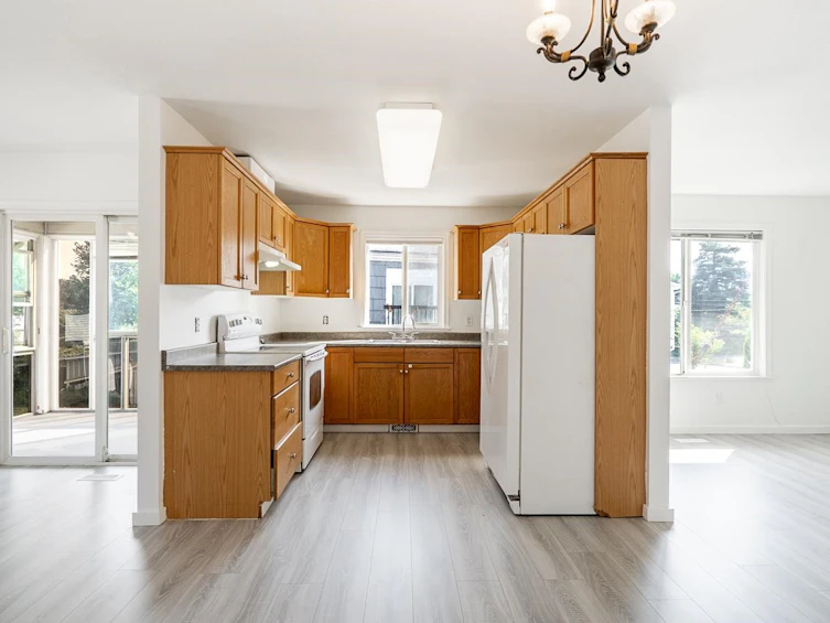 9570A Hazel Street, Chilliwack, BC, V2P 5N9 - 9