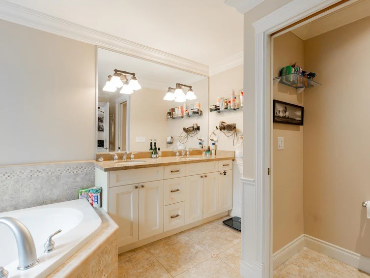 5890 Braemar Avenue, Burnaby, BC, V5E 3L5 - 18