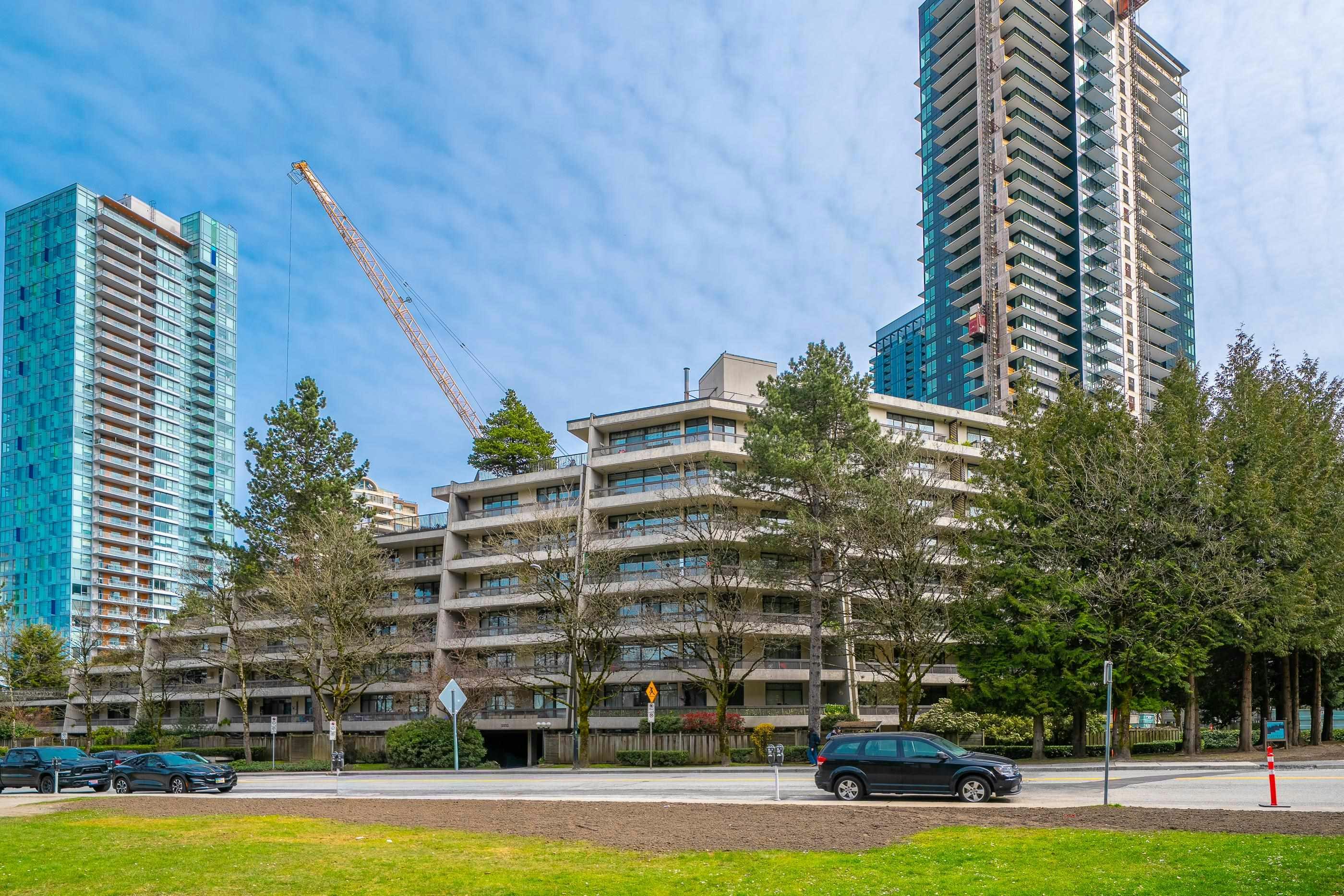 215-5932 Patterson Avenue, Burnaby, BC, V5H 4B4