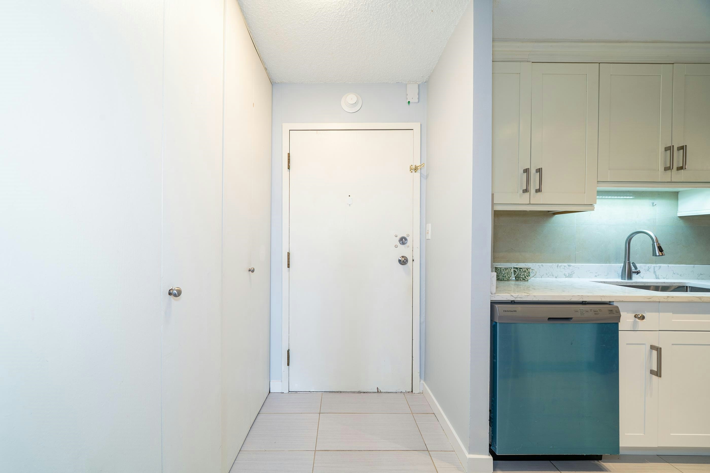 215-5932 Patterson Avenue - 4