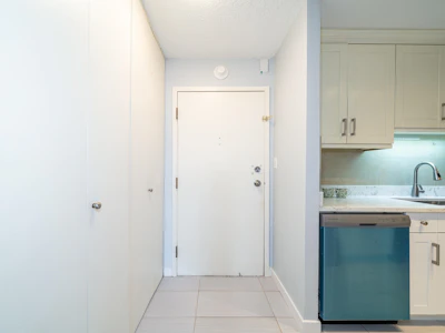 215-5932 Patterson Avenue - 4