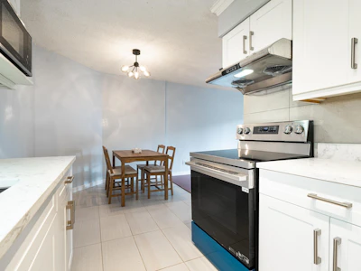 215-5932 Patterson Avenue - 5