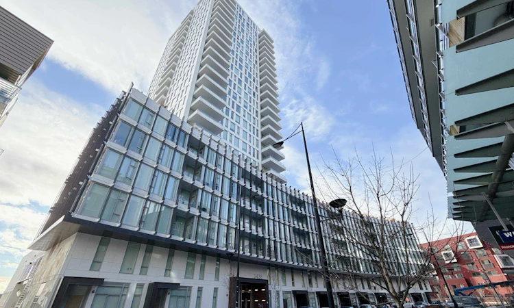 321-3438 Sawmill Crescent